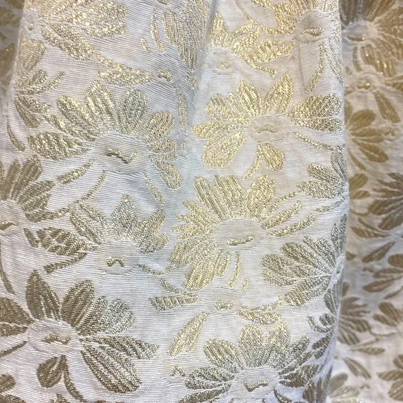 Carter’s babygirl 2T, cream shimmering drees. - Picture 4 of 6